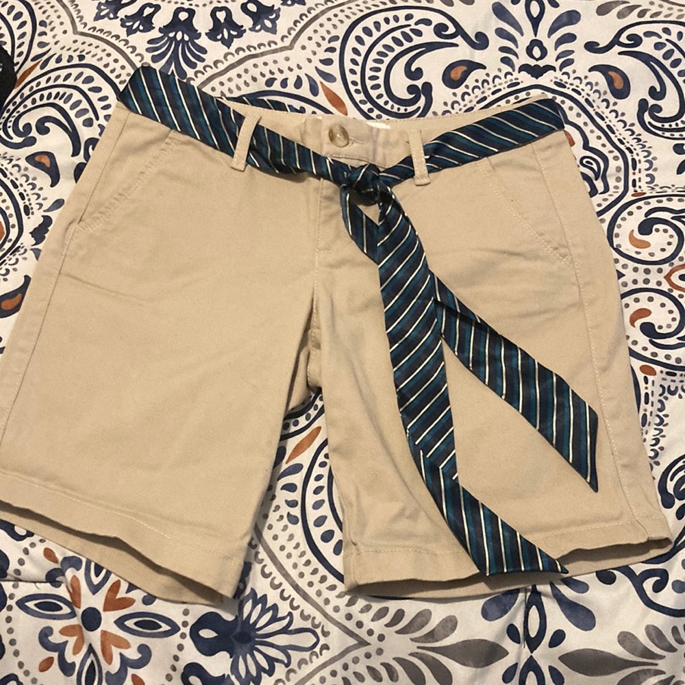 Aeropostale Bermuda twill short. Size 2